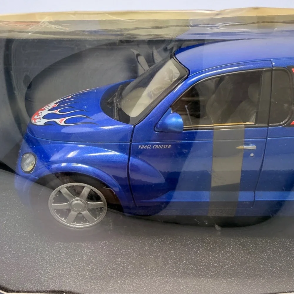 Hot Wheels Chrysler Panel‎ Cruiser 1:18 Diecast Blue Good Flame Graphics 29616